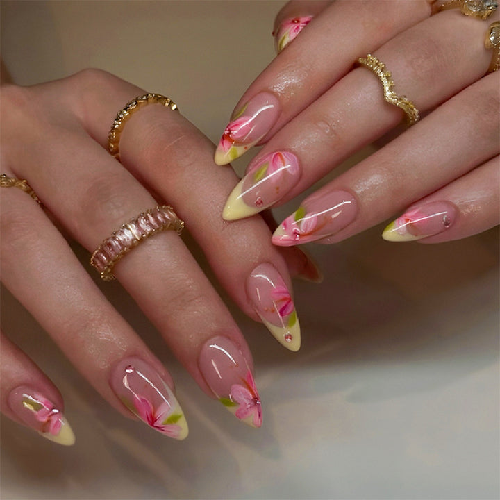 Floral-Themed Press-On Nail Art Kalsten