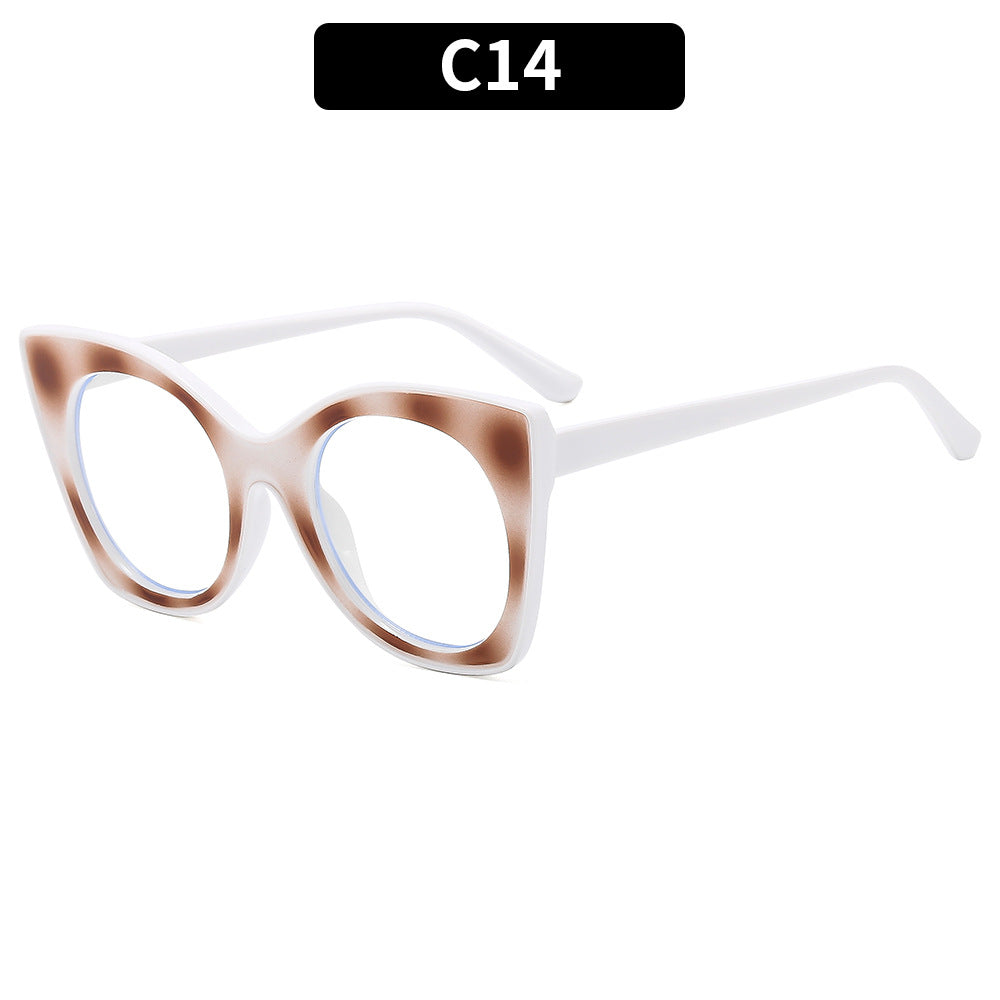 Fashion-Forward Geometric Cat-Eye Sunglasses