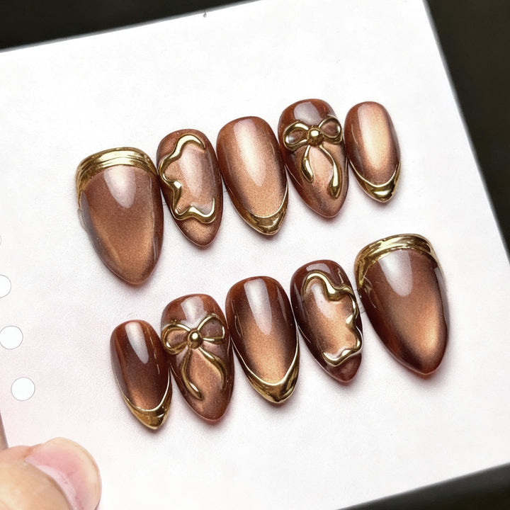 Elegant artificial nails with gold accents Kalsten