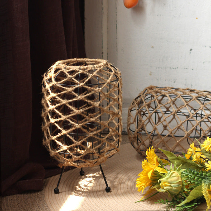 Decorative plant container with tripod Kalsten
