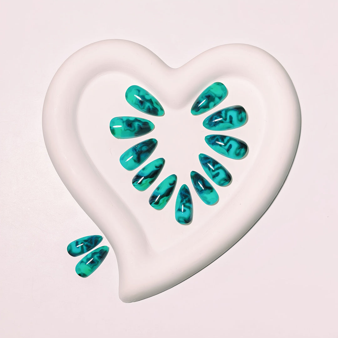 Artificial Nails in Modern Marble Effect Kalsten