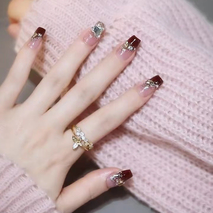 Artificials nails with glitter embellishments and elegant accents Kalsten
