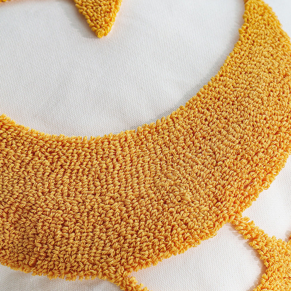 Square cushion cover with relief moon-and-star tufting made of chenille Kalsten