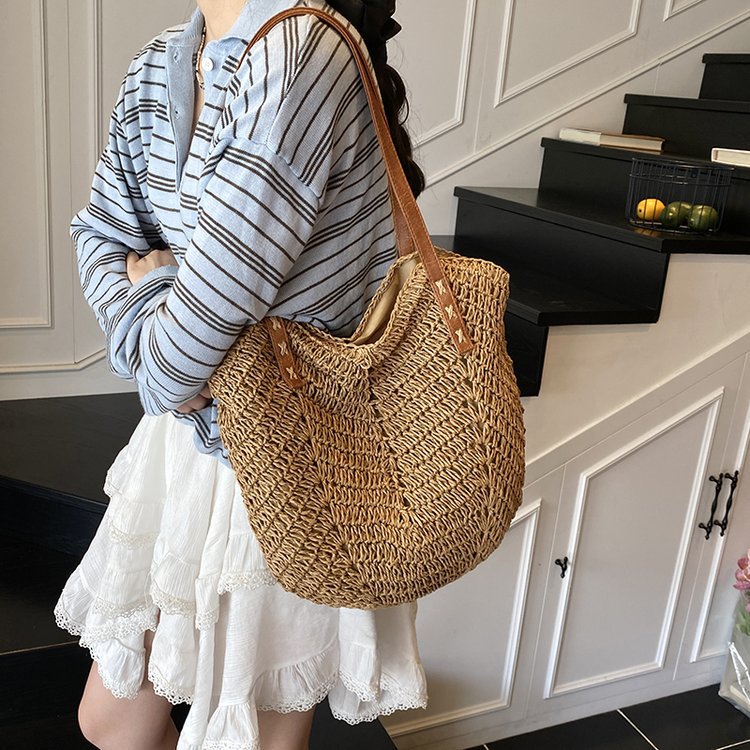 Elegant Bast shoulder bag with leather accents Kalsten