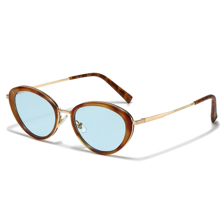 Retro-Inspired Cat-Eye Sunglasses with Tortoise Shell Accents Kalsten