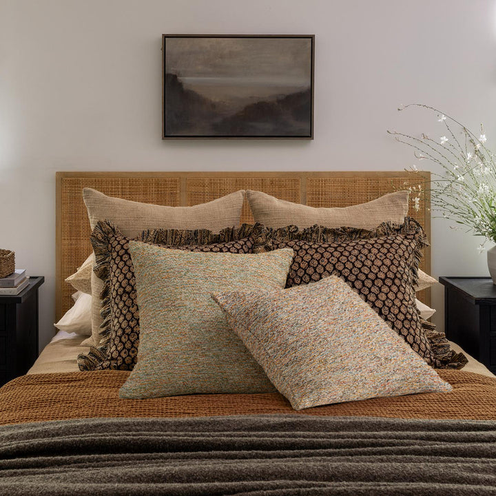 Woven square decorative pillow cover with mottled bouclé structure Kalsten