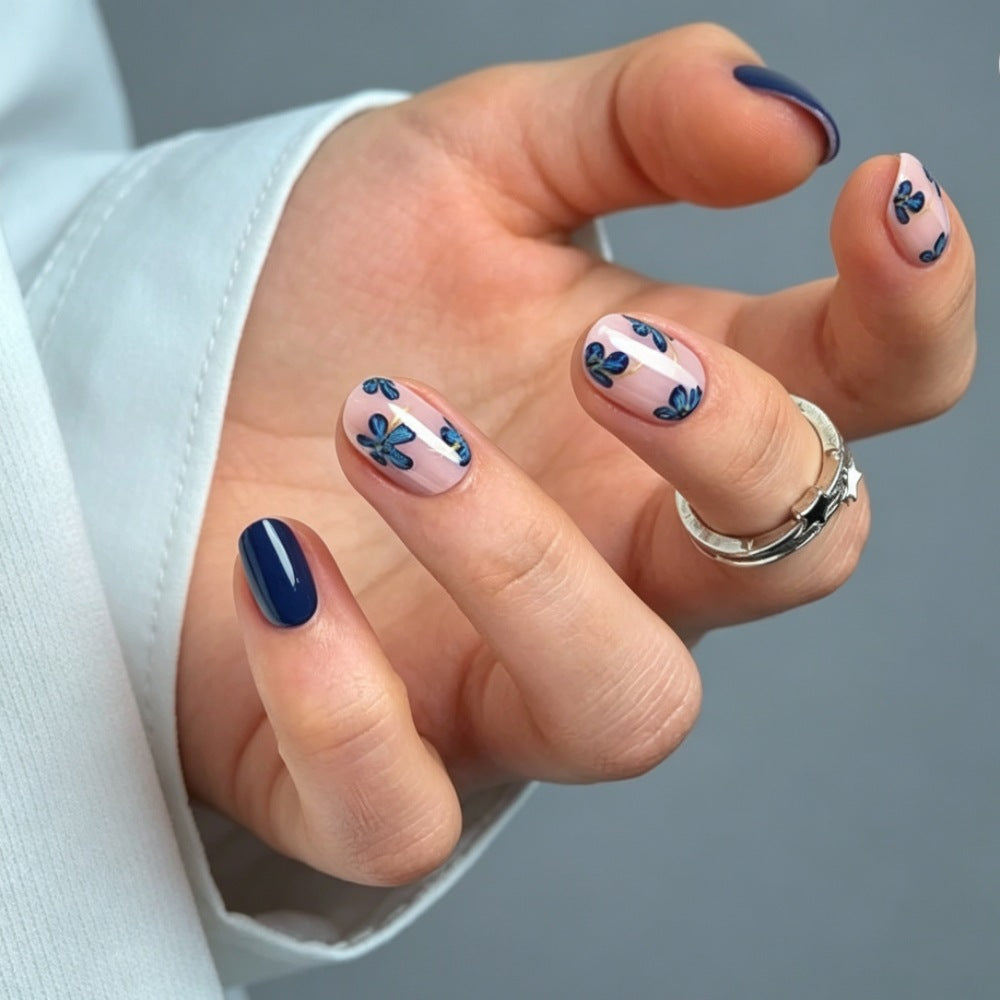 Artificial nails set with floral designs and shine finish Kalsten