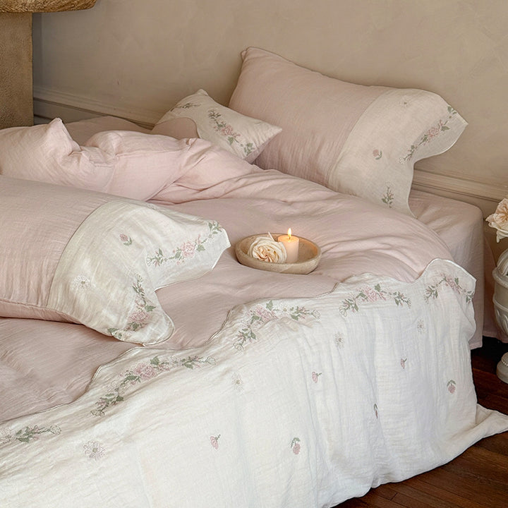 Bedding set made of washed linen with floral embroidery border