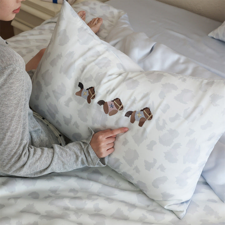 Bedding set with subtle leopard texture and embroidered horse motifs