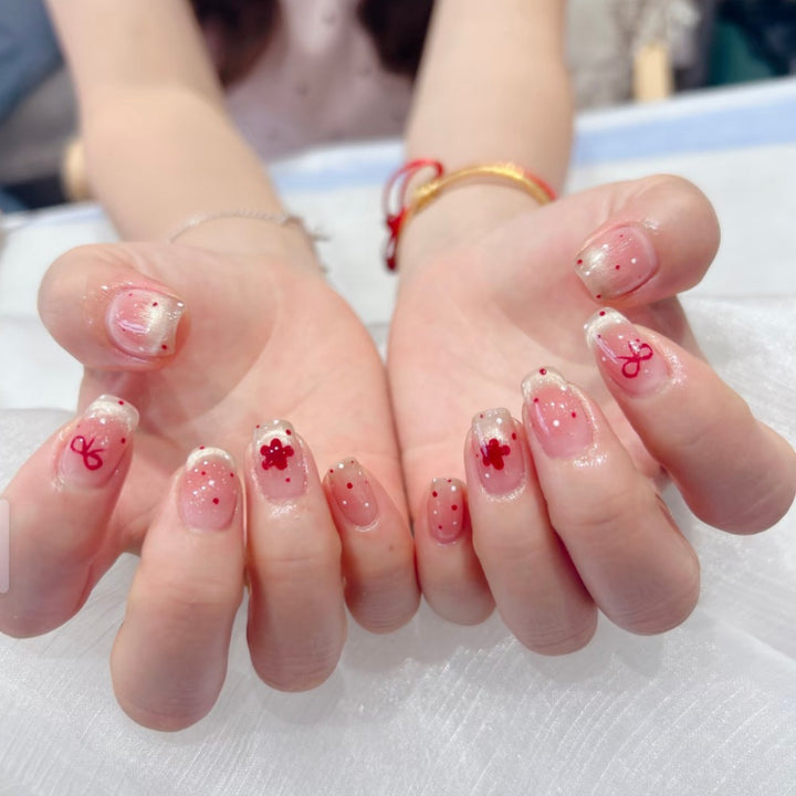 Artificial nails with sparkling accents and delicate patterns Kalsten