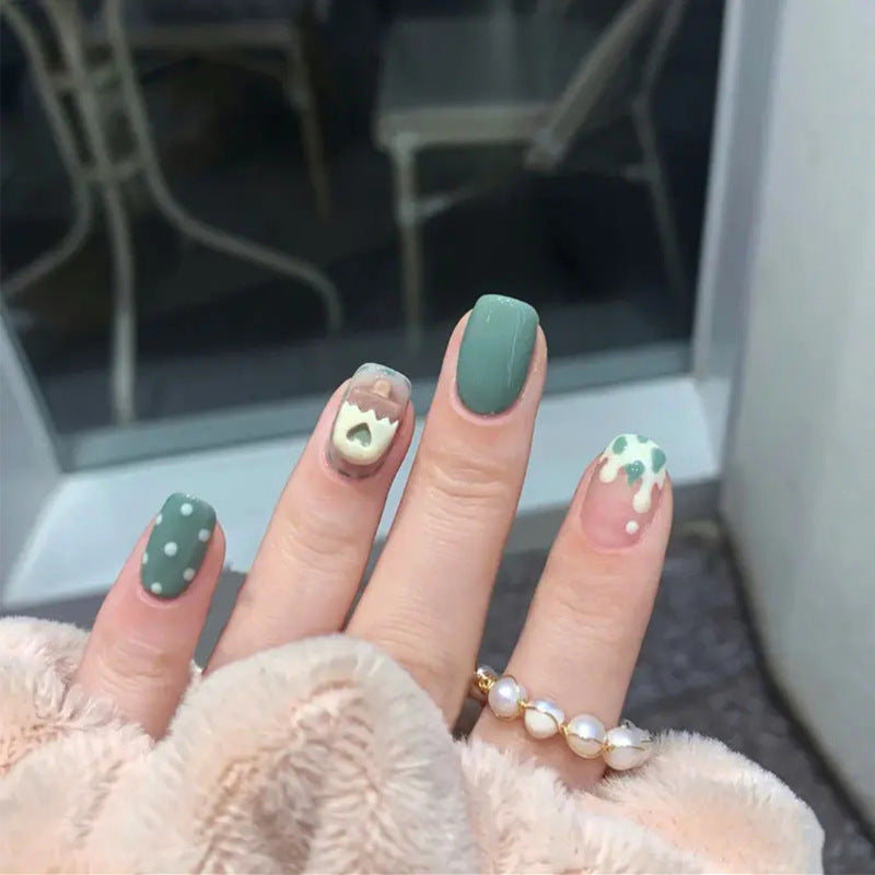 Nail set with intricate design Kalsten