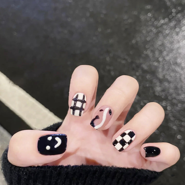 Creative nail art set with modern geometric patterns Kalsten