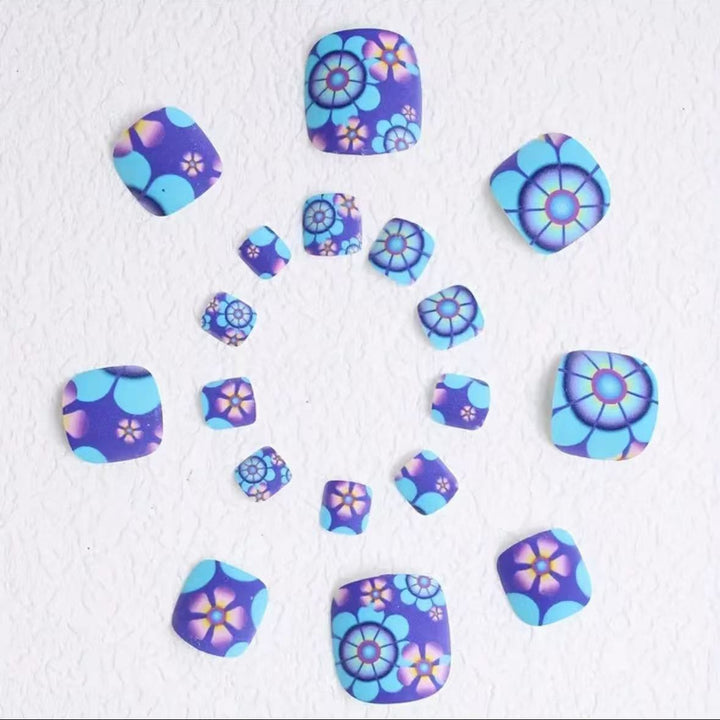 Nail art set with floral designs and matte finish Kalsten