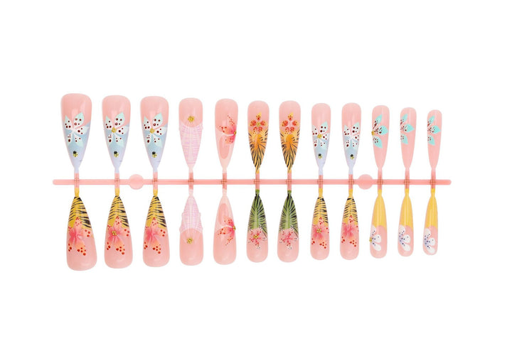 Nail art set with elegant floral designs Kalsten