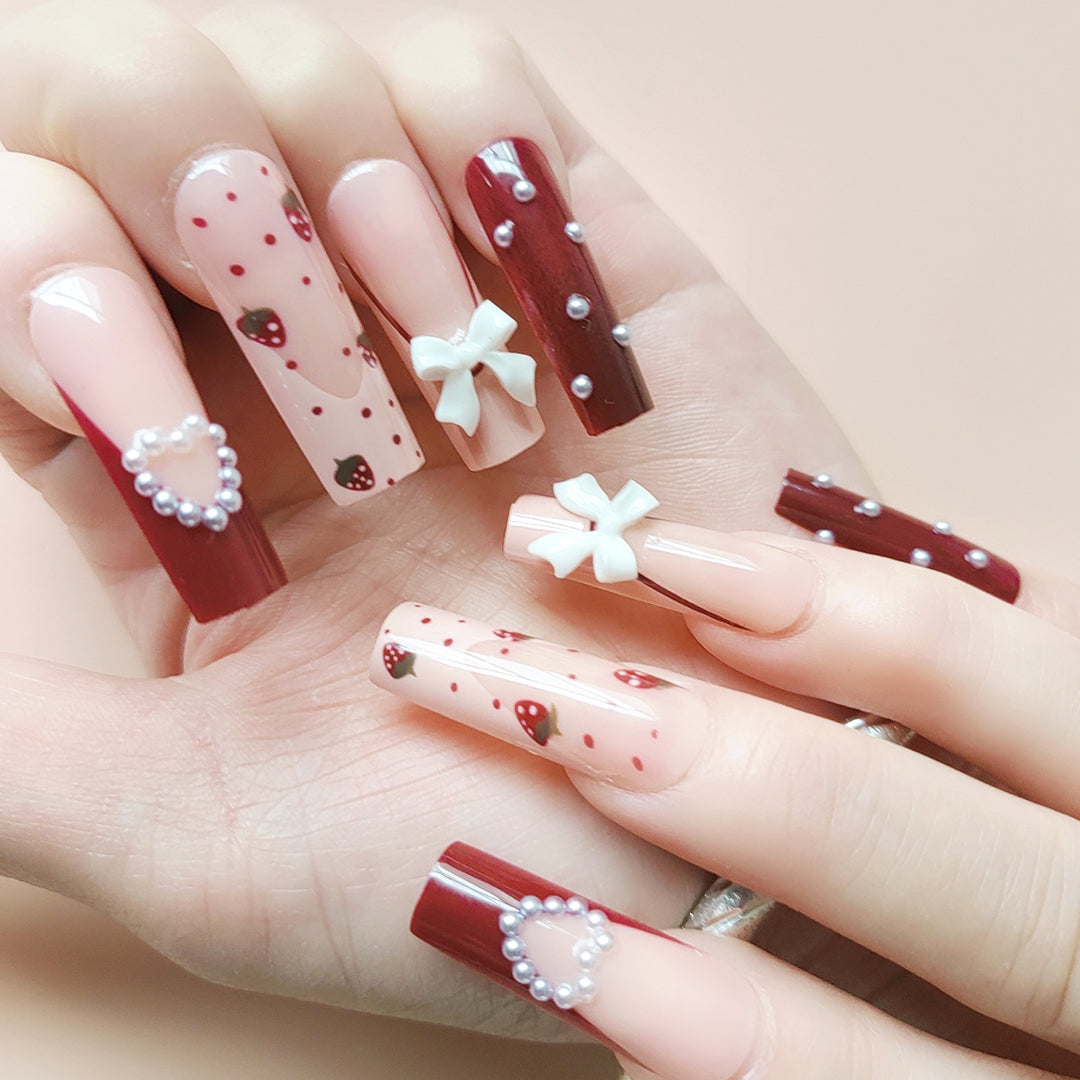 Artificial artificial nails with heart designs and holographic accents Kalsten