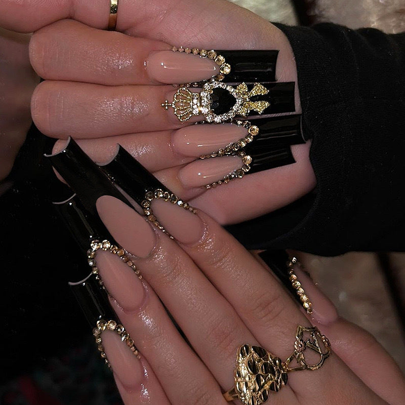 Luxury artificial nail set with sparkling rhinestone decorations and elegant accents Kalsten