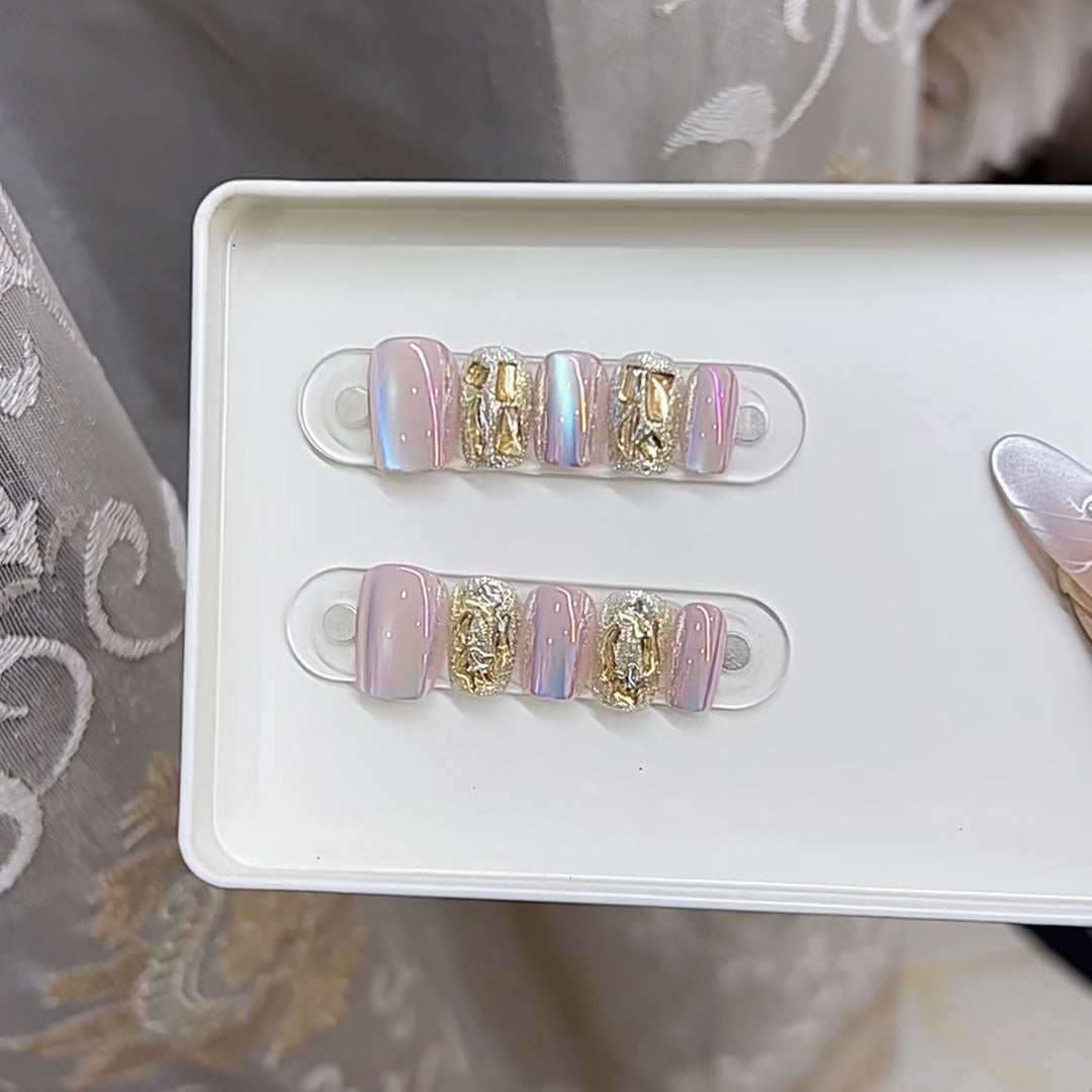 Luxurious Press-On Nail Art Set with Gold Accents Kalsten