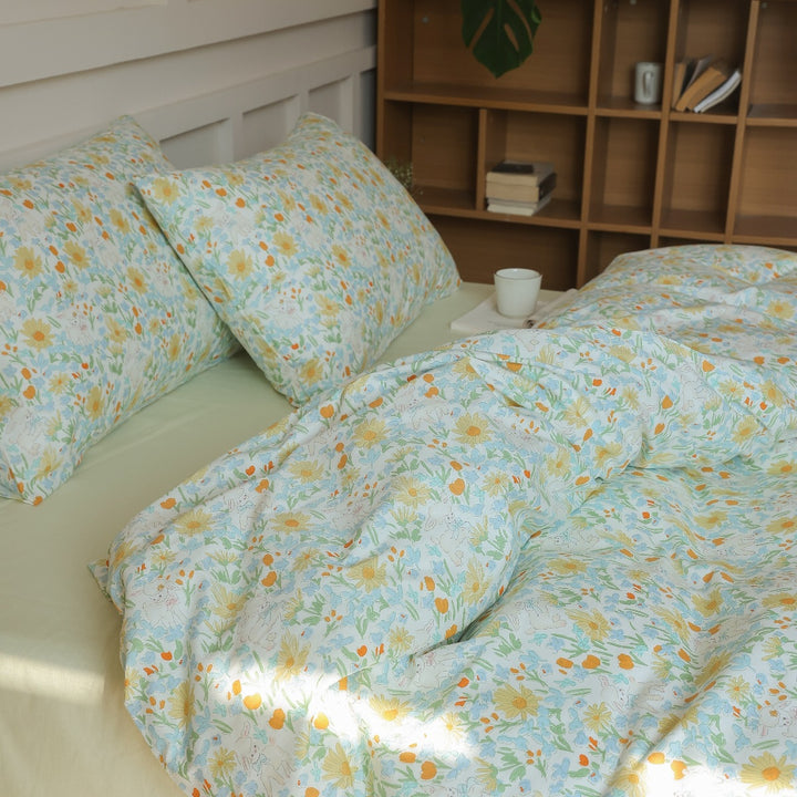 Cotton percale bedding set with botanical sketch print and concealed hotel closure
