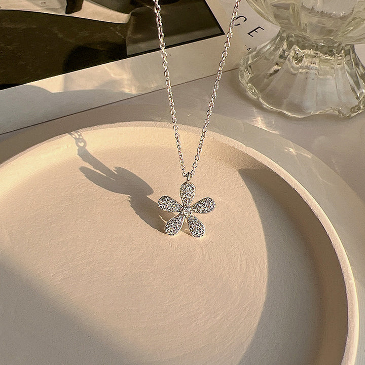 Floral Shaped Pendant Necklace Kalsten
