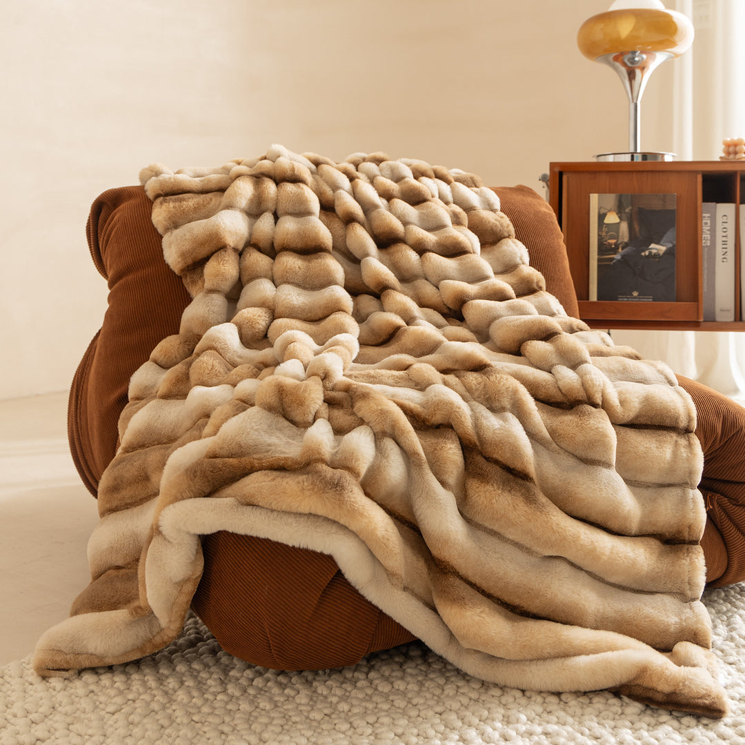 Luxurious cozy faux fur blanket with quilted relief pattern Kalsten
