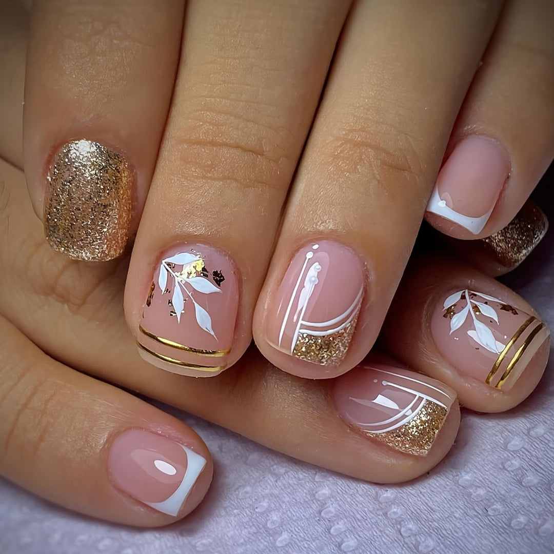 Elegant and creative artificial nails with gold accents Kalsten
