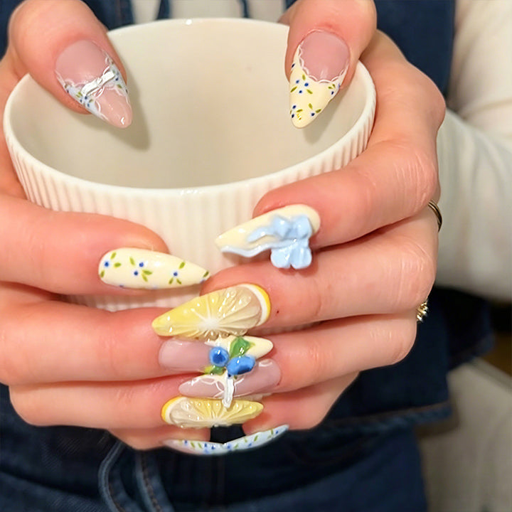 Artificial nails with playful floral design Kalsten