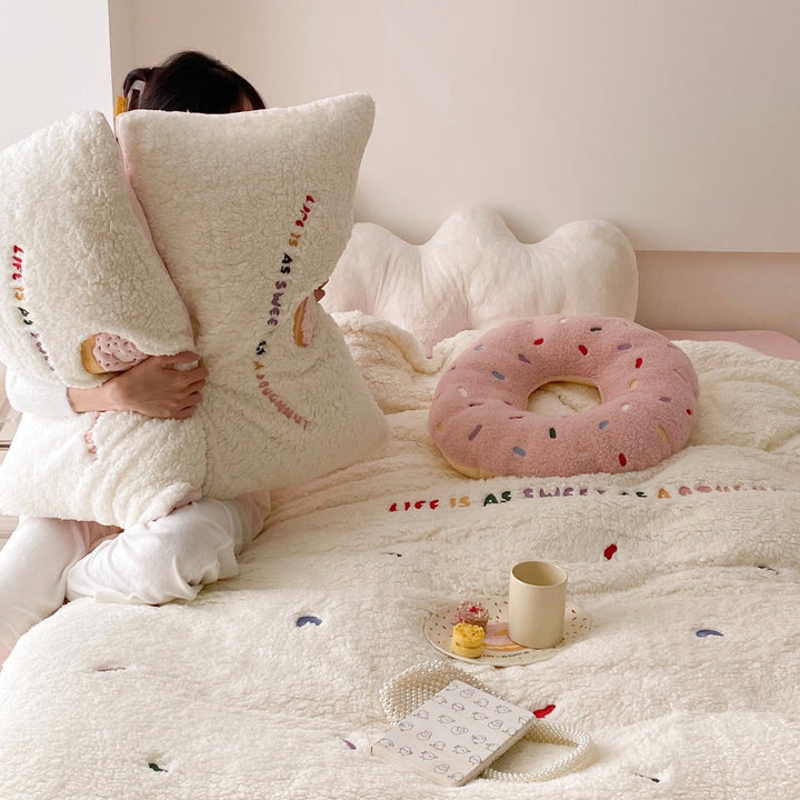 Cozy teddy fleece bedding set with donut embroidery