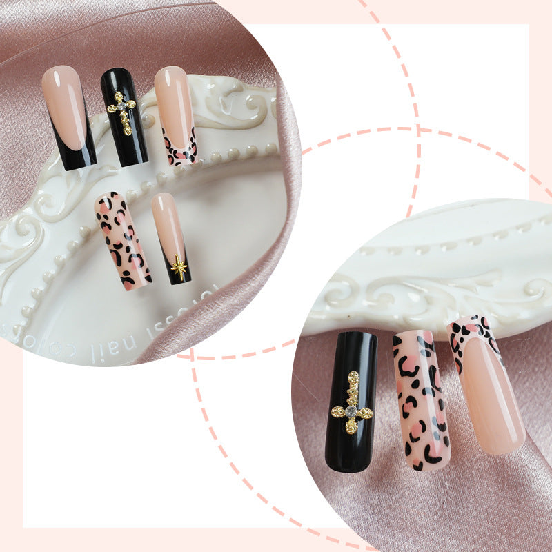 Artificial nail set with aesthetic accents and elegant designs Kalsten
