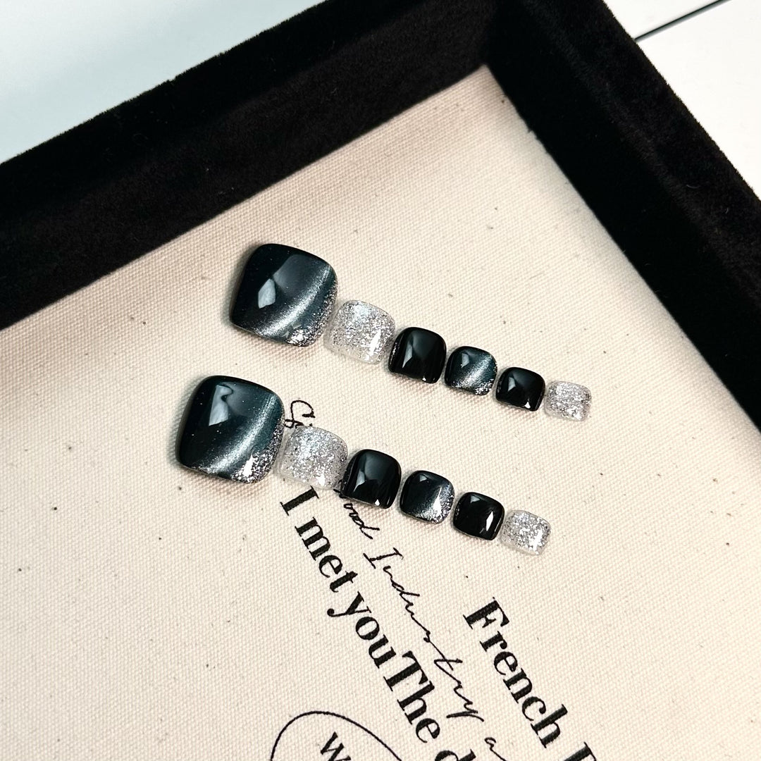 Glamorous Shimmering Press-On Nail Set
