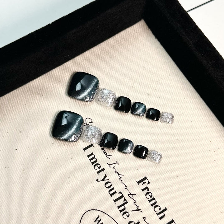 Glamorous Shimmering Press-On Nail Set