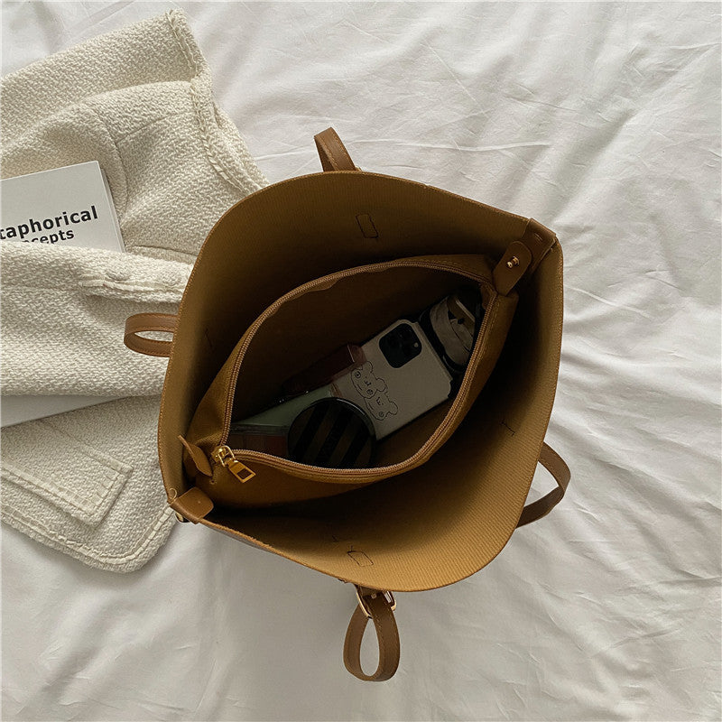 Elegant Structured Tote Bag with Removable Pouch