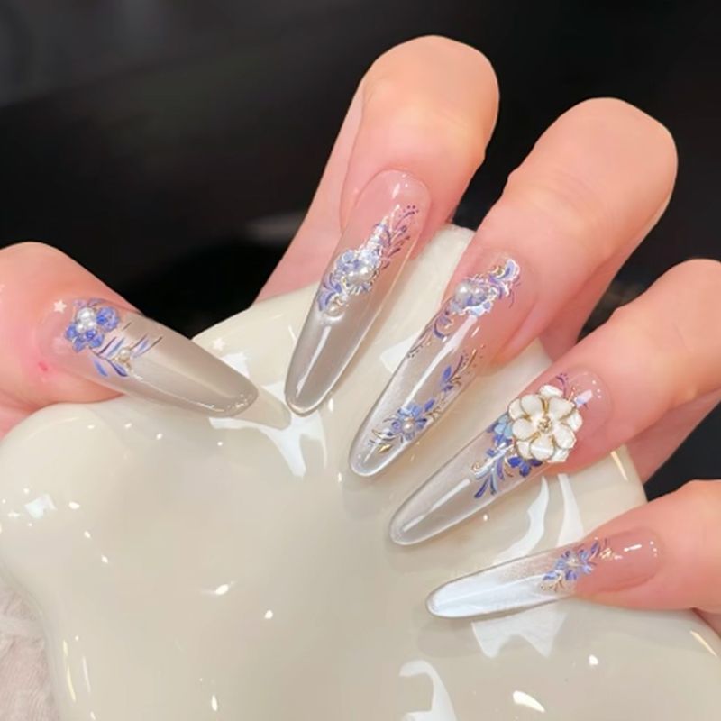 Glamorous artificial nail tips with elegant decorations Kalsten