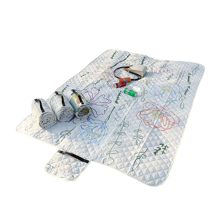 Quilted bedspread with large floral appliqué and diamond quilted relief Kalsten