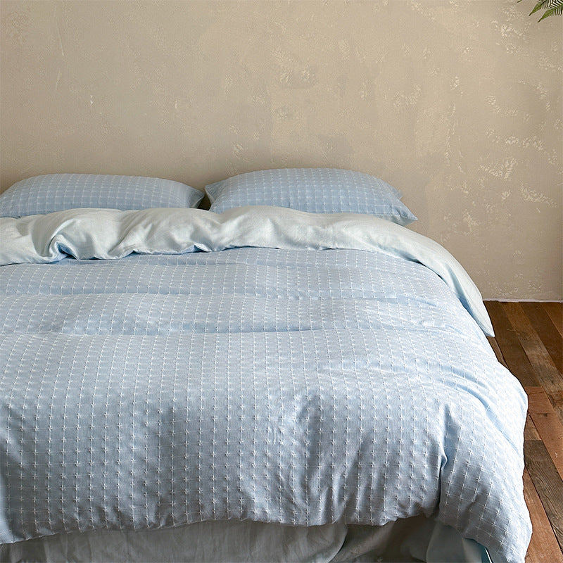 Bedding set made of cotton percale with fine check pattern and quilted comforter