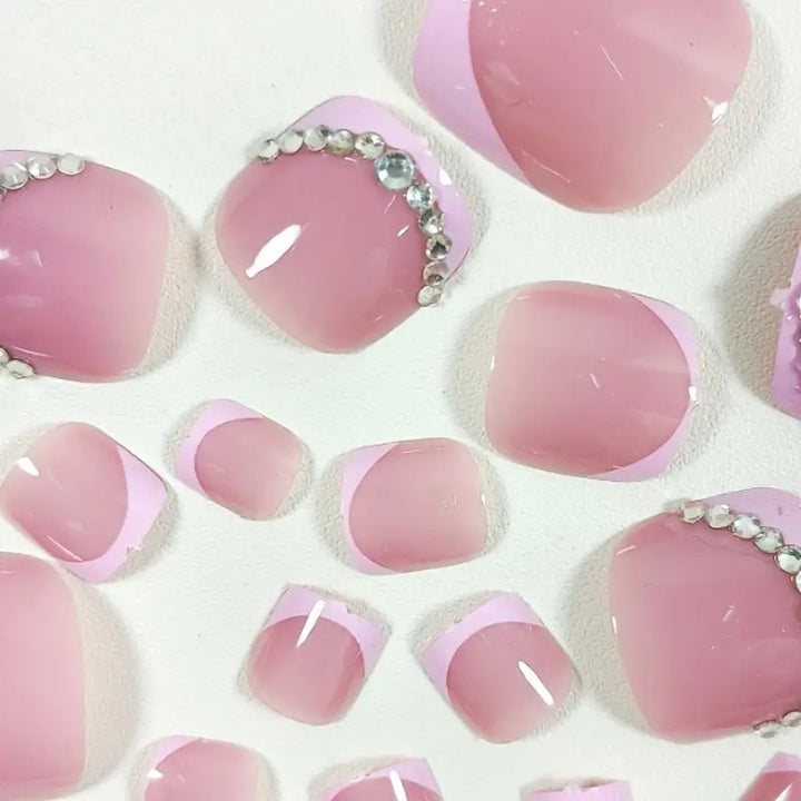 Nail art set with elegant design and glitter accents Kalsten