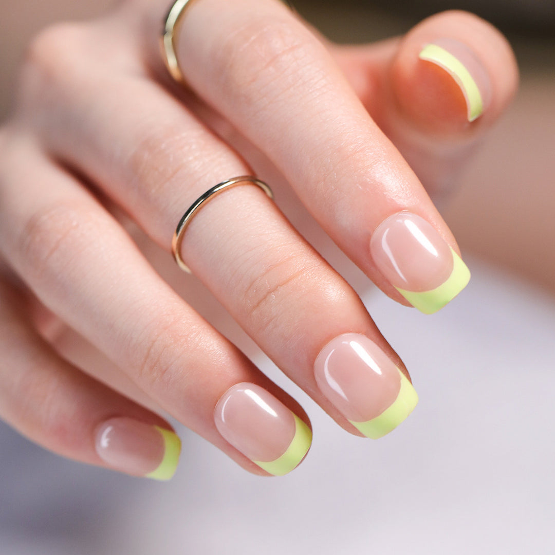 Elegant nail art with gradient and glitter accents Kalsten
