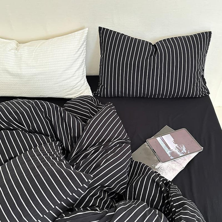 Duvet cover set made of cotton percale with fine pinstripe