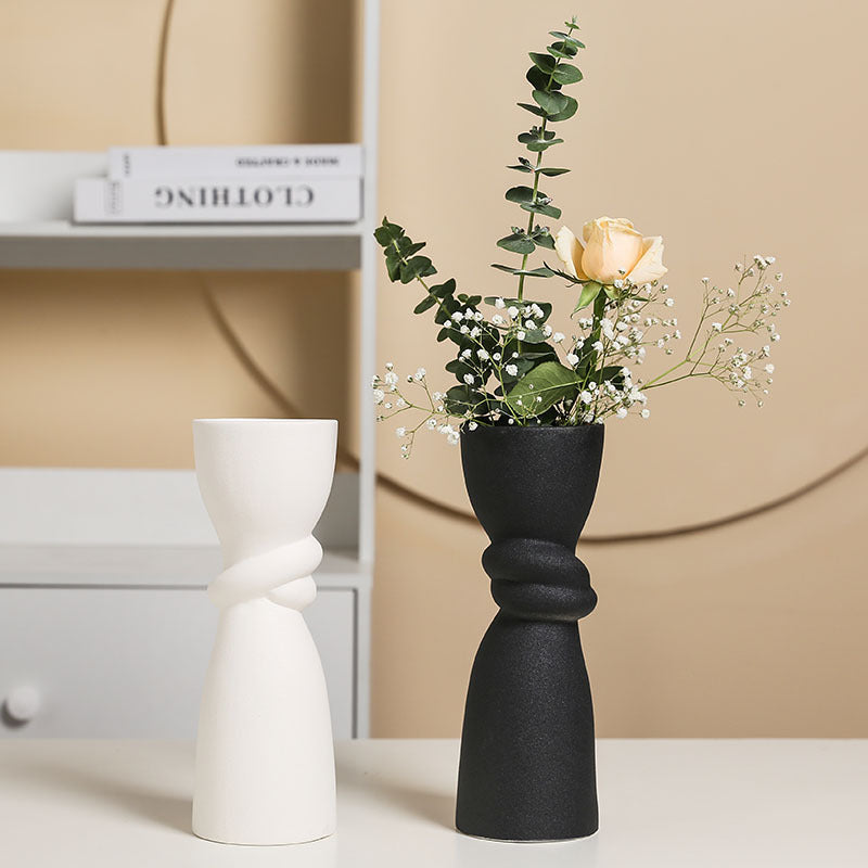 Elegant and contemporary ceramic vase Kalsten
