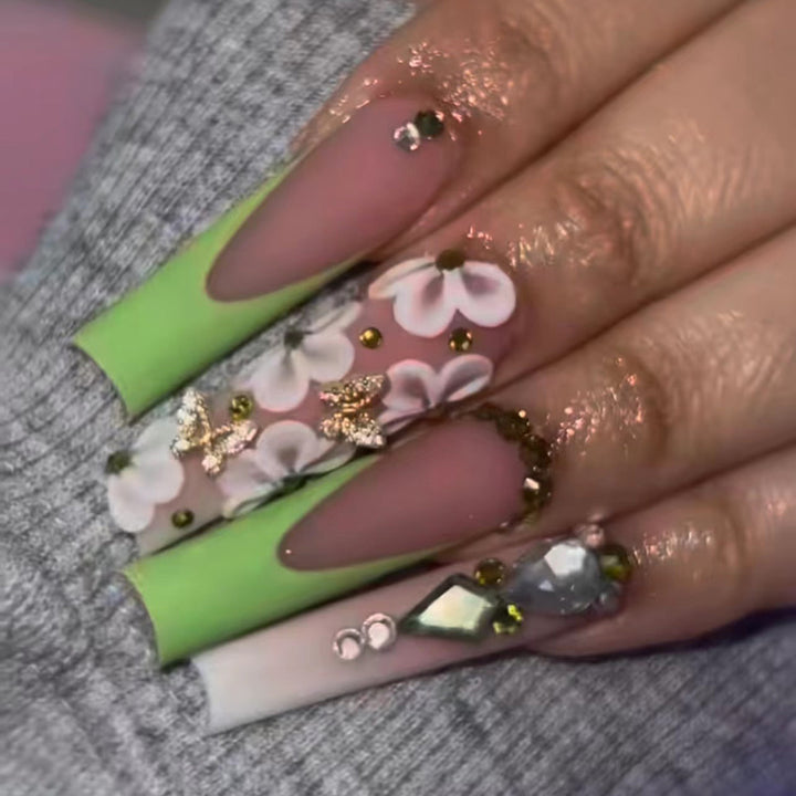 Floral-Inspired Press-On Nail Art Kalsten
