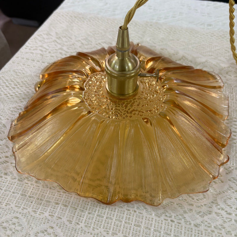 Elegant Shell-Shaped Pendant Light Fixture