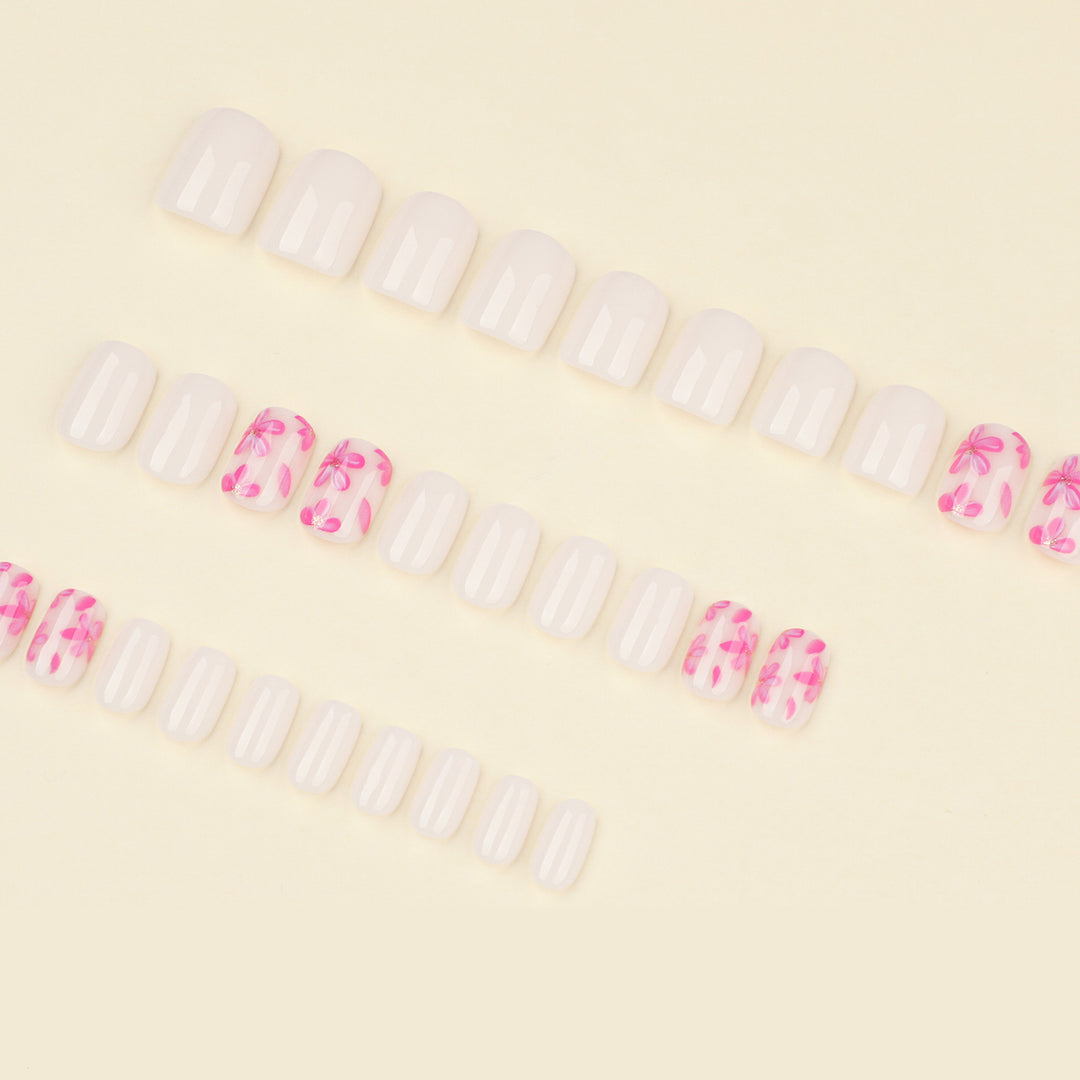 Stylish artificial nail design with floral accents Kalsten