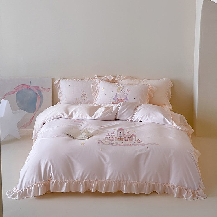Children's bedding set with illustrative castle and princess print, ruffled pillow and soft cotton blend