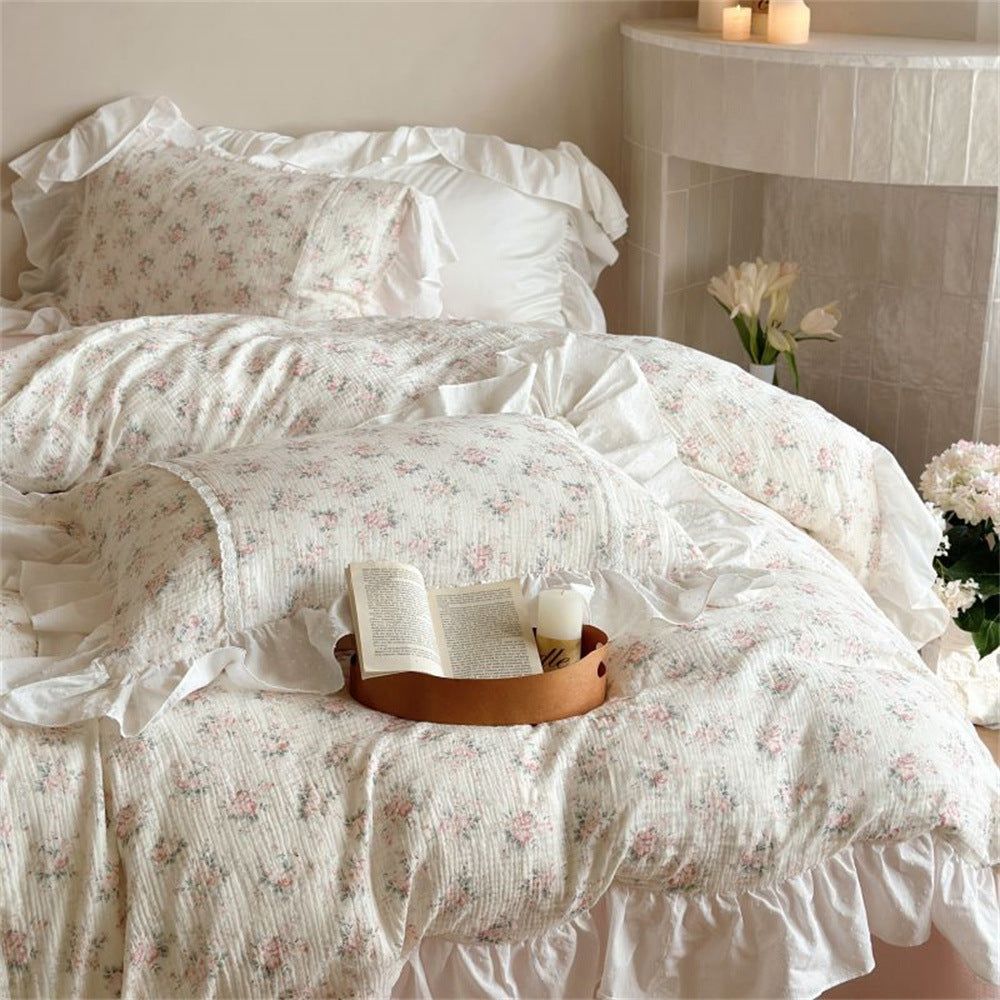 Romantic bedding set made of cotton-linen with delicate ruffles and floral pattern