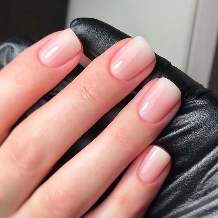 Elegant Nail Art with Black-White Contrast Kalsten