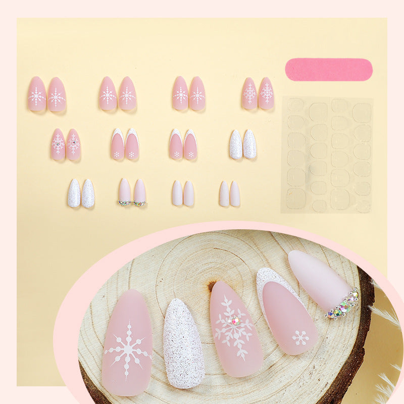 Nail set with wintry snowflake design Kalsten