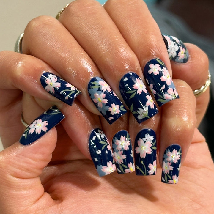Artificial Nails in Floral Design Kalsten