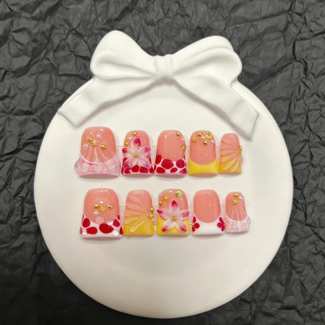 Artistic Press-On Nail Set with Elegant Floral Accents