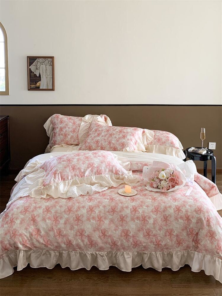 Romantic ruffled bed set made of cotton percale with floral jacquard print