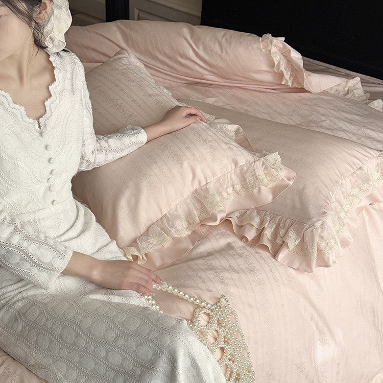 Elegant bedding set with ruffled frill, fine jacquard texture and lace trim