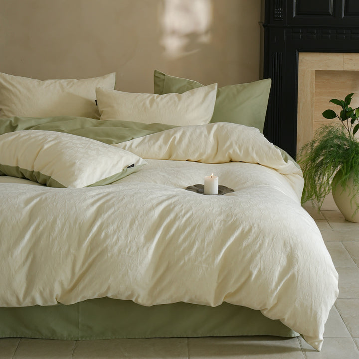 Fine woven bedding set made of cotton satin with subtle jacquard flower texture